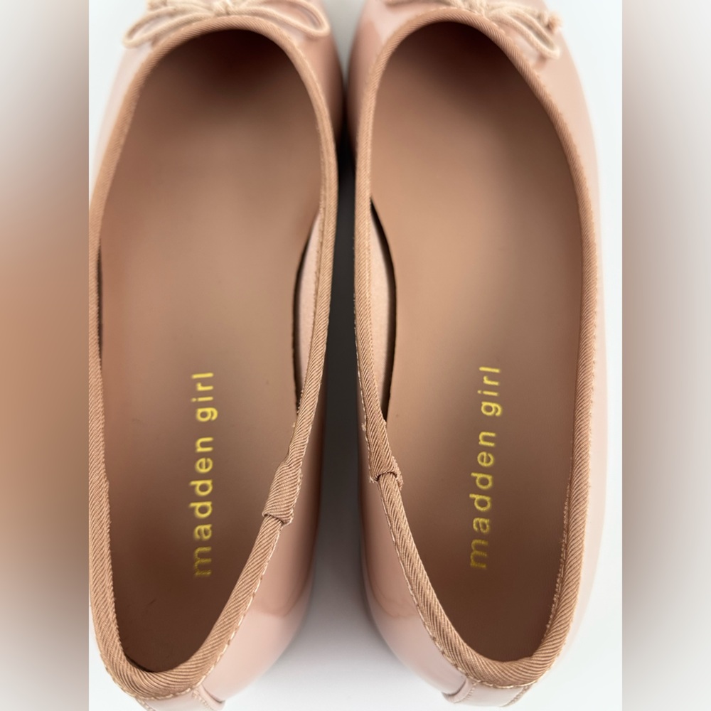 Madden Girl Beige Ballet Patent Leather Slip-On Flats, Women's size 7M, Bow Tie - Picture 6 of 9